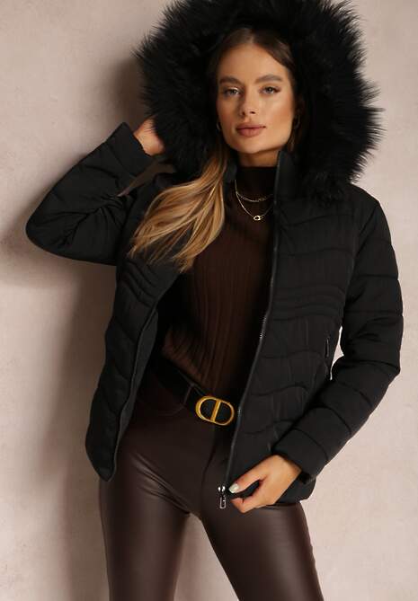 Czarna Kurtka Pikowana z Futrzanym Kapturem Moli