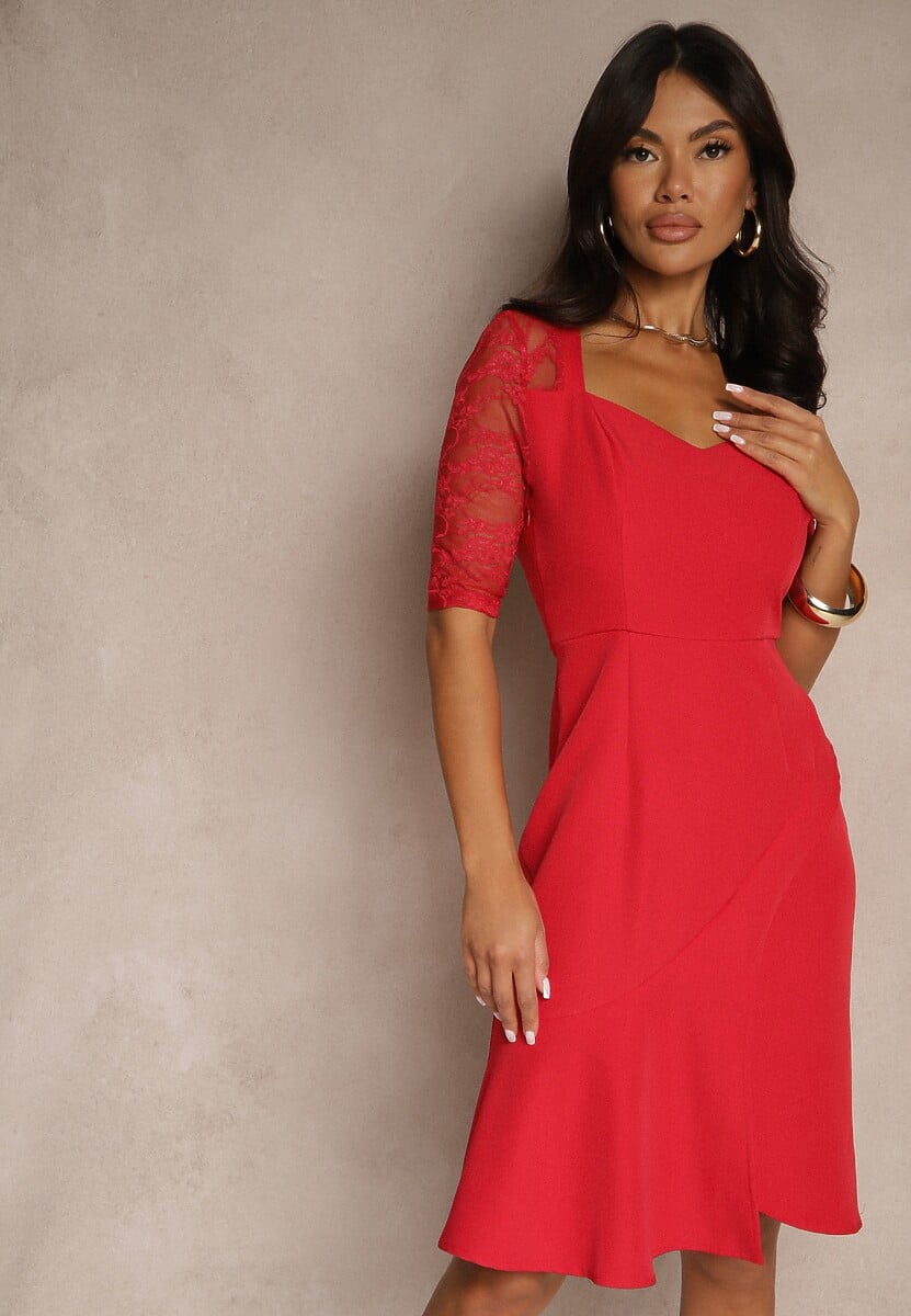 Czerwona Dopasowana Sukienka Vices o Asymetrycznym Fasonie Zdobiona Koronką Natileira