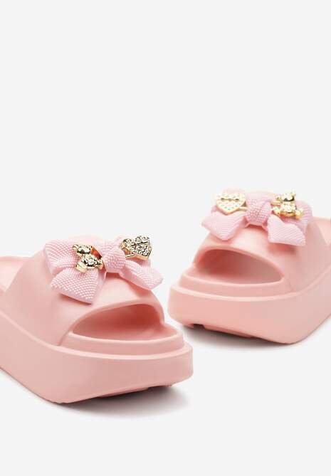 Różowe Klapki z Pianki na Platformie z Cyrkoniami Kokardą i Metaliczną Aplikacją Risamiria