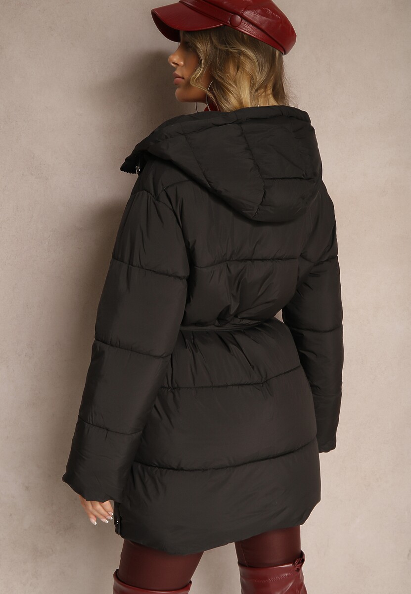 Czarna Kurtka z Kapturem ze Ściągaczami i Wiązanym Paskiem Zdobiona Pikowaniem Toriala