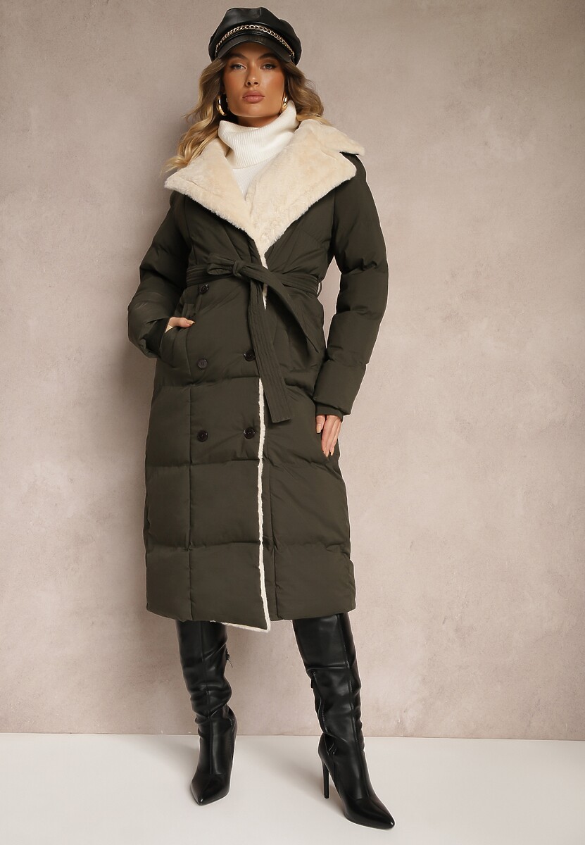 Ciemnozielona Dwurzędowa Kurtka z Pikowanym Przeszyciem i Paskiem Zdobiona Futrzanym Kołnierzem Miririna