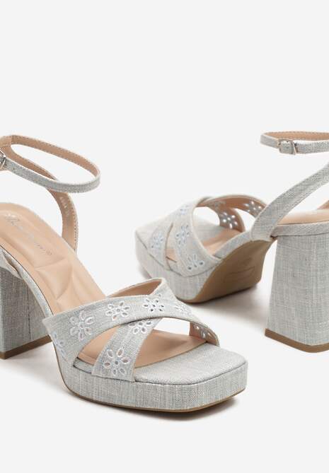 Niebieskie Sandały na Słupku i Platformie z Haftowanym Wzorem Galriz