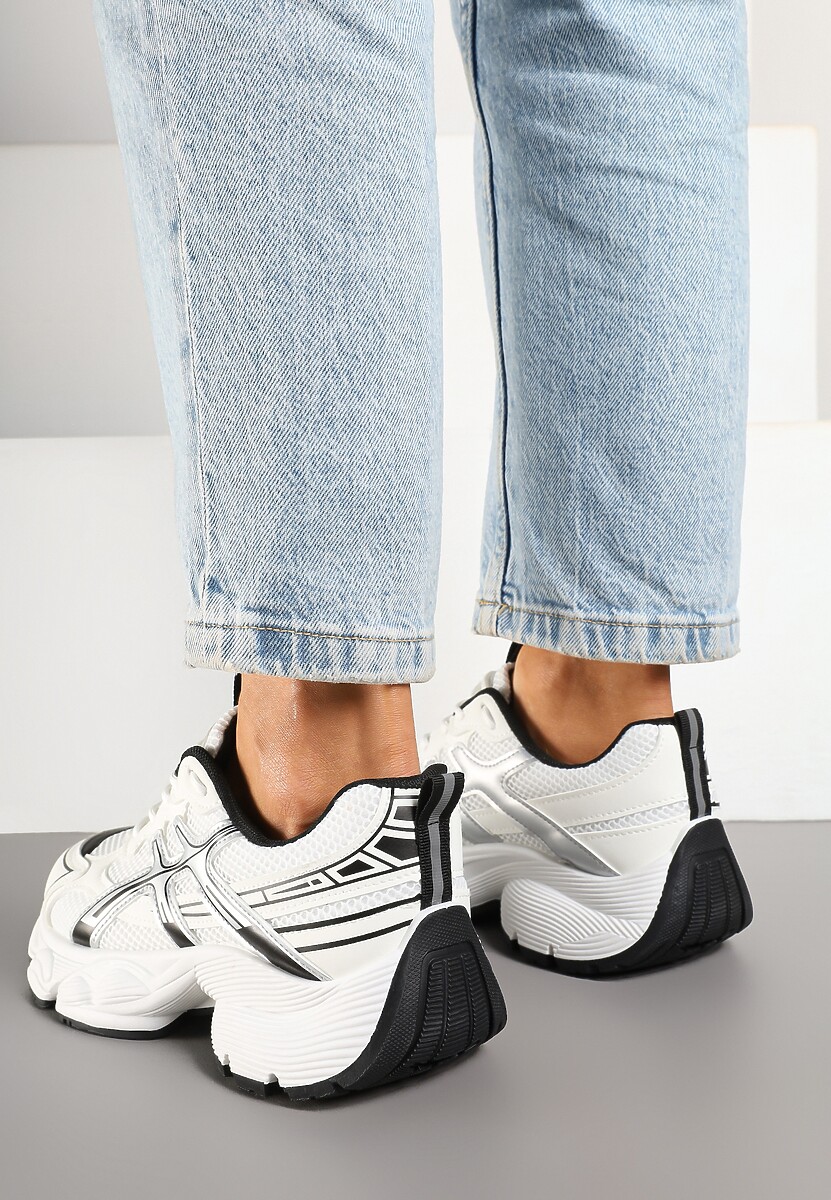 Biało-Czarne Sneakersy na Platformie z Tłoczeniem i Ozdobnymi Paskami Tatormira