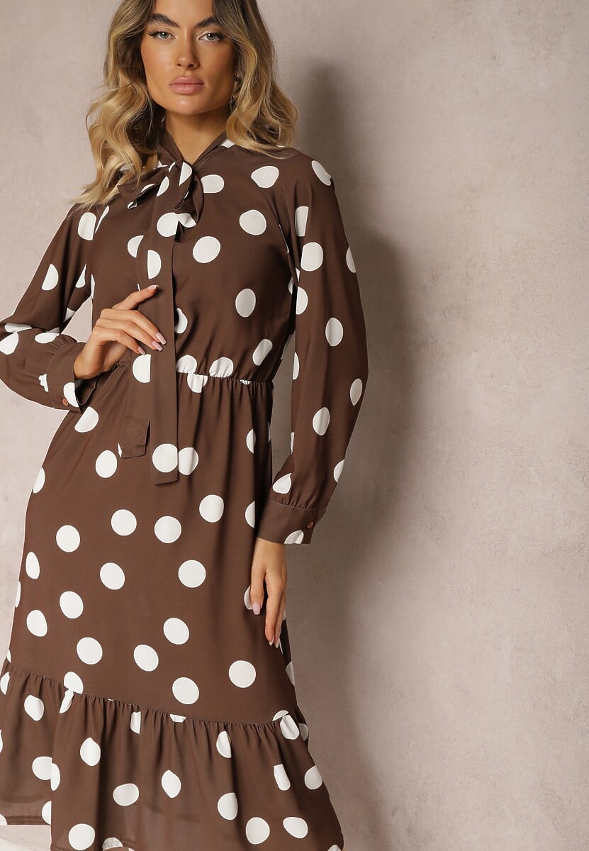 Brązowa Sukienka w Kropki o Rozkloszowanym Kroju z Wiązaniem przy Szyi Xelvira