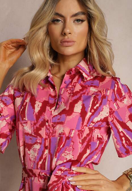 Różowa Rozkloszowana Sukienka o Koszulowym Kroju z Paskiem w Talii w Abstrakcyjny Wzór Farae