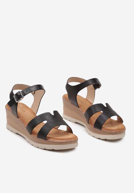 Czarne Sandały z Imitacji Skóry na Koturnie Zapinane przy Kostce na Sprzączkę Moavix