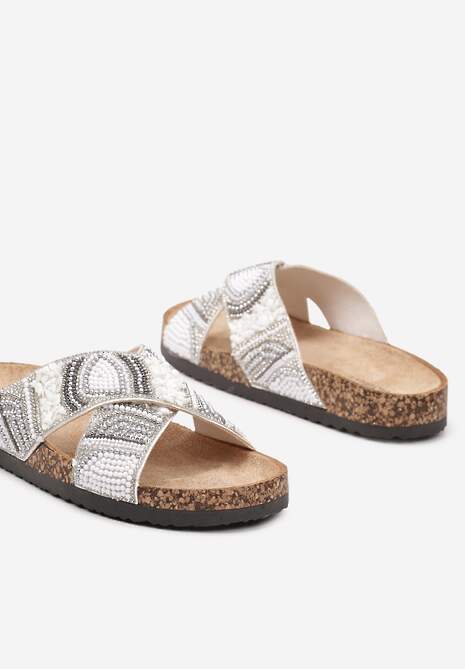 Białe Klapki Ozdobione Perlami i Koralikami na Korkowej Podeszwie Flonia