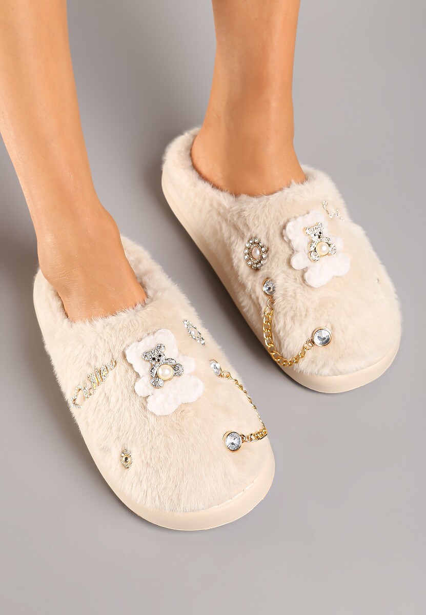 Ciemnobeżowe Wsuwane Kapcie z Futerkiem Ozdobione Metalowymi Aplikacjami Reandwenna