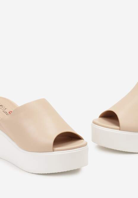 Beżowe Klapki z Imitacji Skóry na Platformie z Koturnem Naildiwna