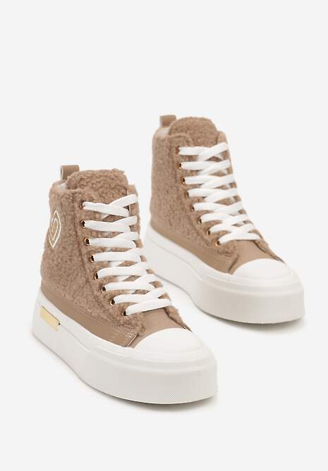 Ciemnobeżowe Futerkowe Trampki na Platformie z Ozdobną Naszywką w Kształcie Serca Aelinna