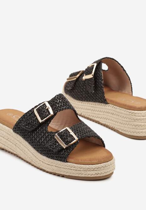 Czarne Klapki na Plecionej Podeszwie Ozdobionej Klamrami Liaritia