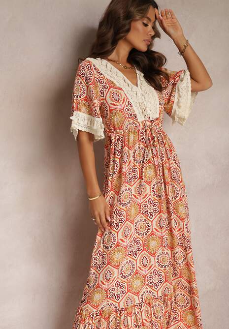 Pomarańczowa Wiskozowa Rozkloszowana Sukienka z Trójkątnym Dekoltem i Ozdobną Koronką Prickie