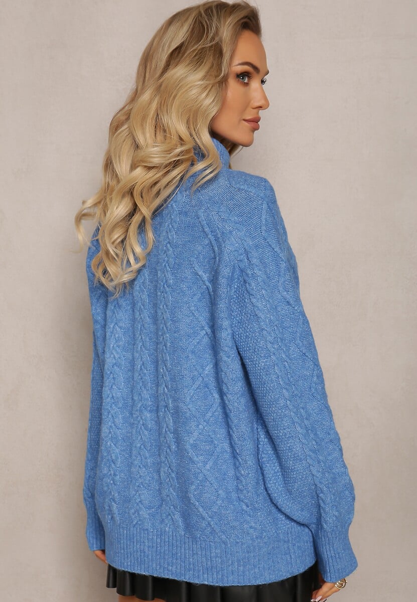 Niebieski Oversizowy Golf w Ozdobny Splot Jupiterra