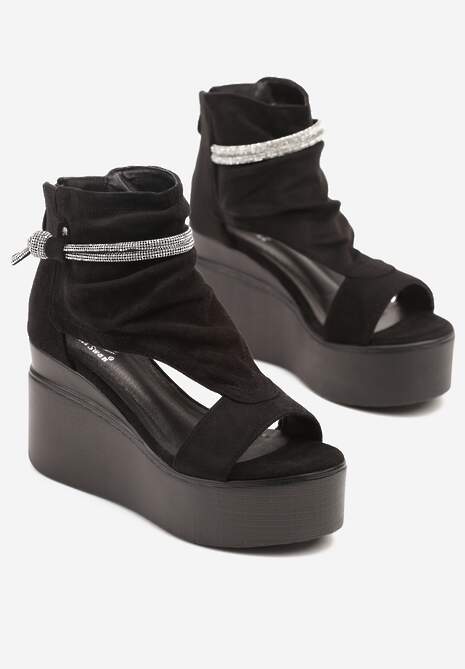 Czarne Sandały na Koturnie z Cyrkoniowym Paskiem Emfia