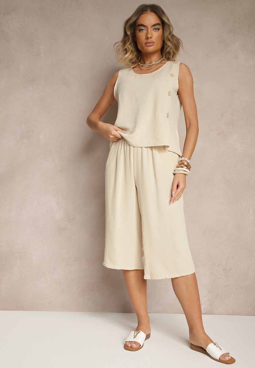 Jasnobeżowy Komplet Spodnie 3/4 Luźne i Koszulka bez Rękawów Ozdobiona Guzikami Ravione