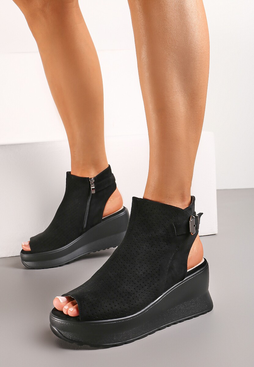 Beżowe Ażurowe Sandały na Koturnie z Noskiem Peep Toe i Odkrytą Piętą Bhanios