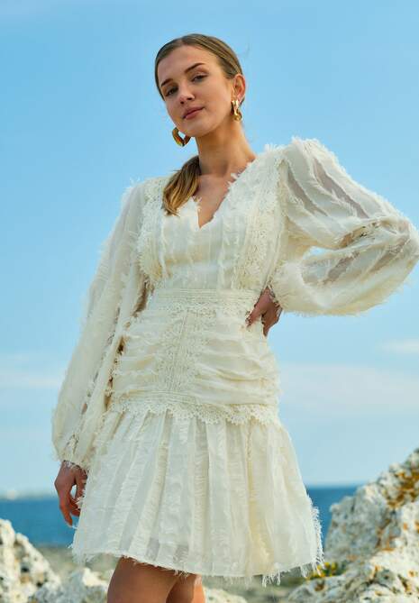 Beżowa Sukienka Rozkloszowana z Wystrzępieniem i Koronką Avela