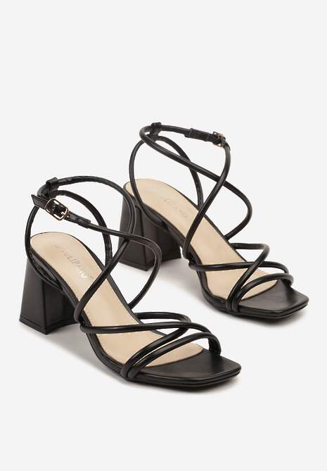 Czarne Sandały na Słupku Ozdobione Paskami Fodina