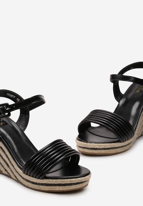 Czarne Sandały Zapinane wokół Kostki Ozdobione Plecionką na Koturnie Gwenda