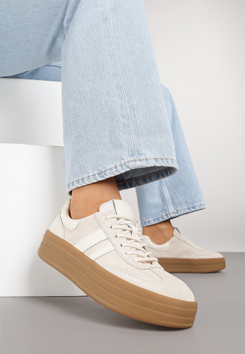 Jasnobeżowe Sneakersy Zamszowe na Platformie ze Skórzaną Wkładką Ozdobione Paskiem Adivrie