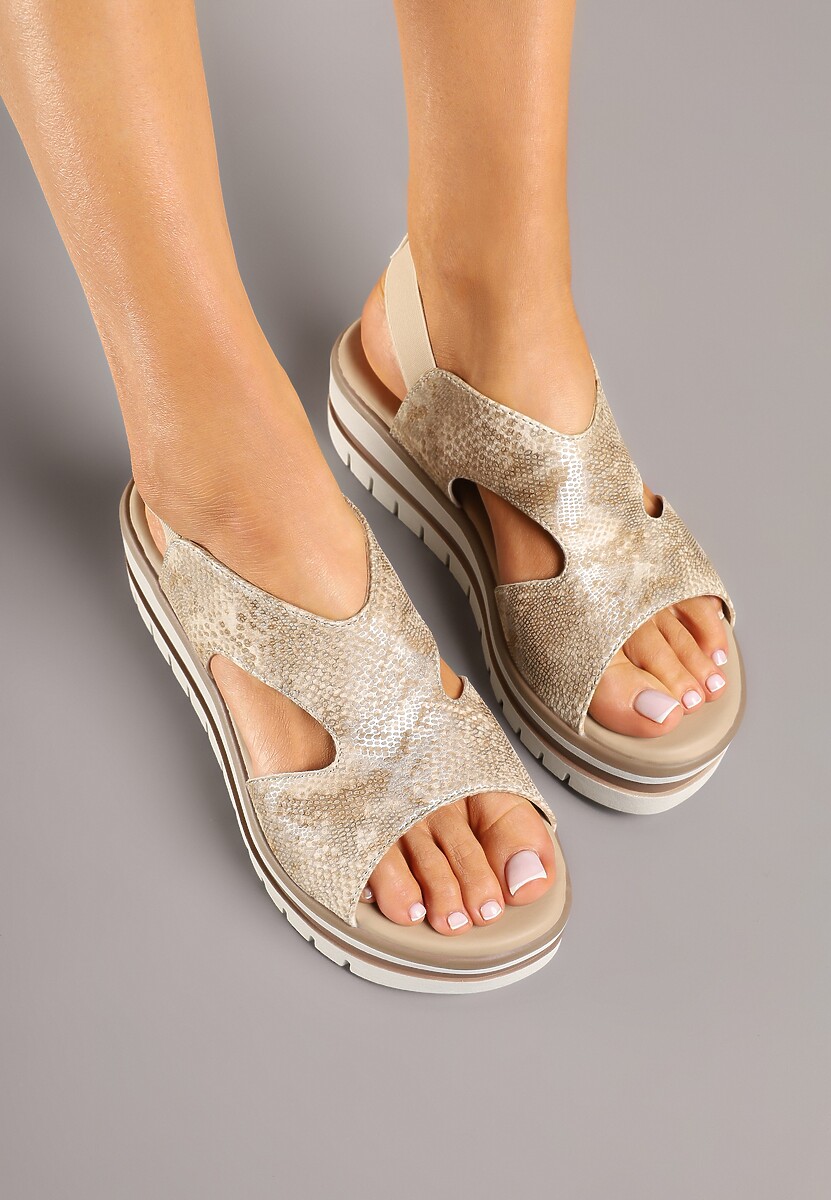 Beżowe Sandały na Platformie Ozdobione Tłoczeniem Mevalisse