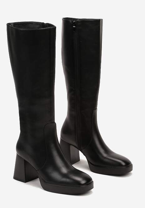 Czarne Kozaki na Słupku z Lekkim Ociepleniem Ansilaria