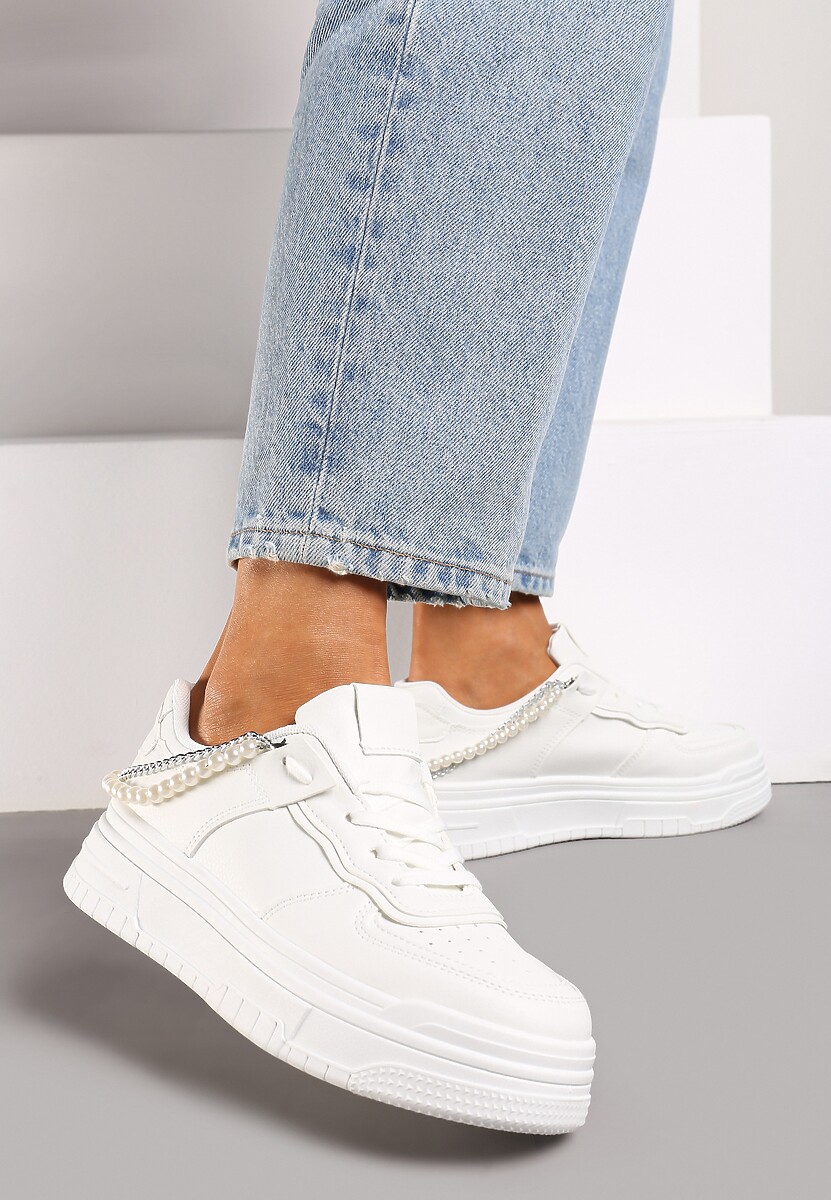 Białe Sneakersy na Platformie Wykończone Koralikami i Łańcuszkami Milandra