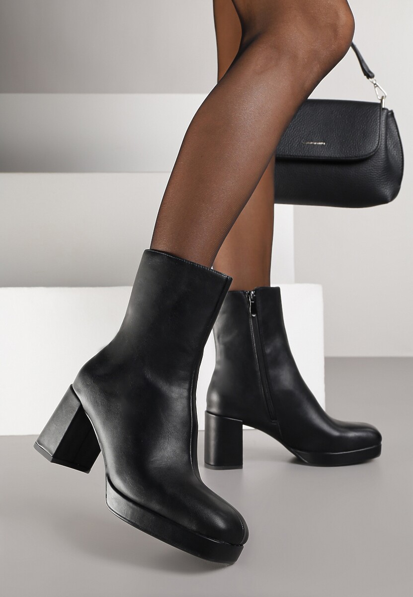 Czarne Botki Vices z Imitacji Zamszu na Platformie i Słupku Ozdobione z Kwadratowym Noskiem Faleanna