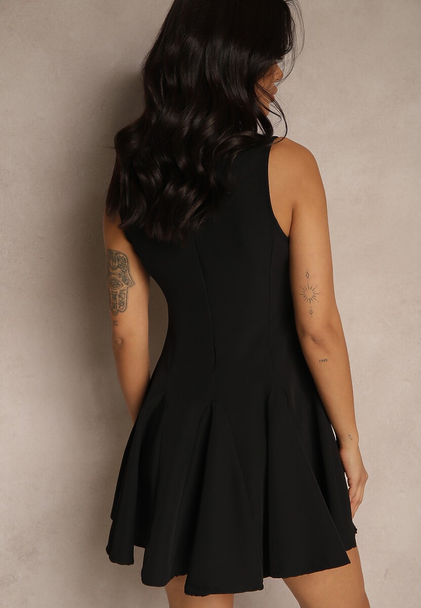 Czarna Sukienka Bez Rękawów o Rozkloszowanym Kroju Wiązana przy Dekolcie Hirkio