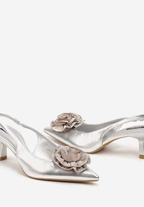 Srebrne Czółenka na Obcasie Typu Kaczuszka ze Szpiczastym Noskiem i Kwiatową Ozdobą 3D Sinavia
