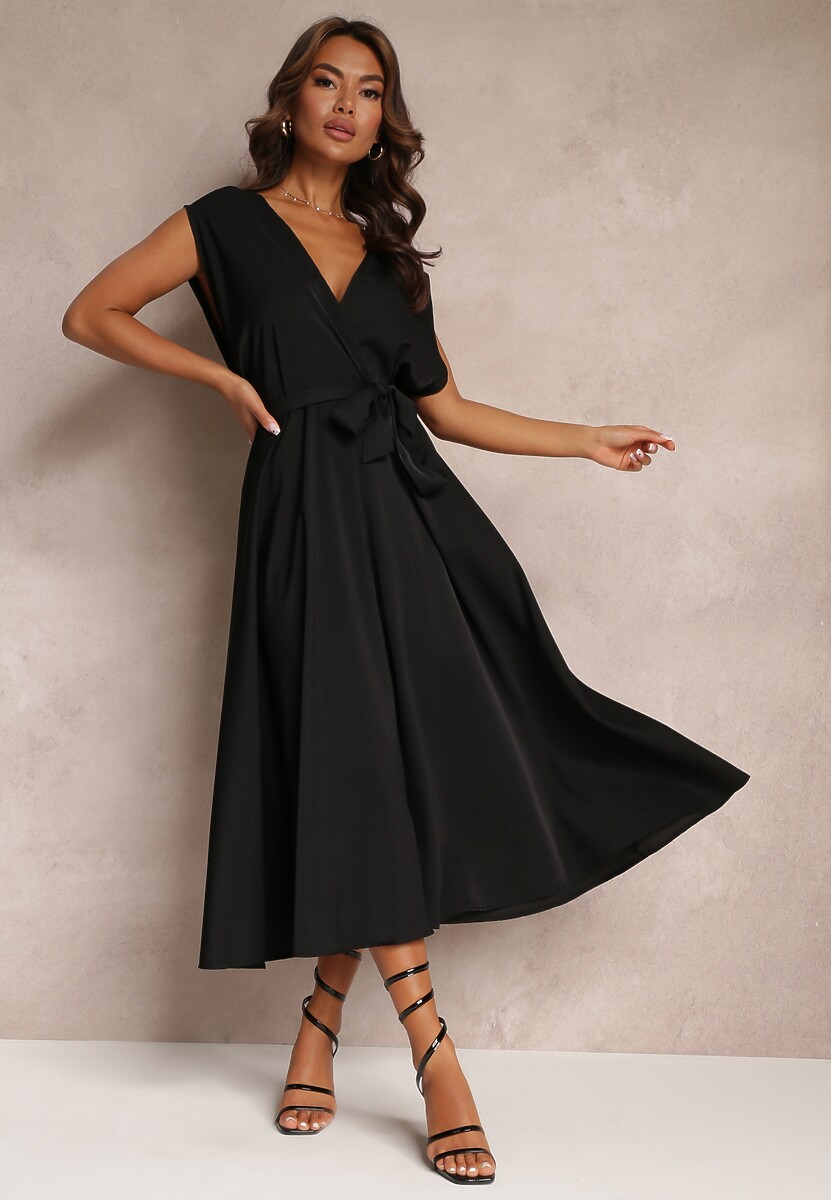 Czarna Rozkloszowana Sukienka Maxi z Kopertowym Dekoltem i Wiązanym Paskiem Hallona