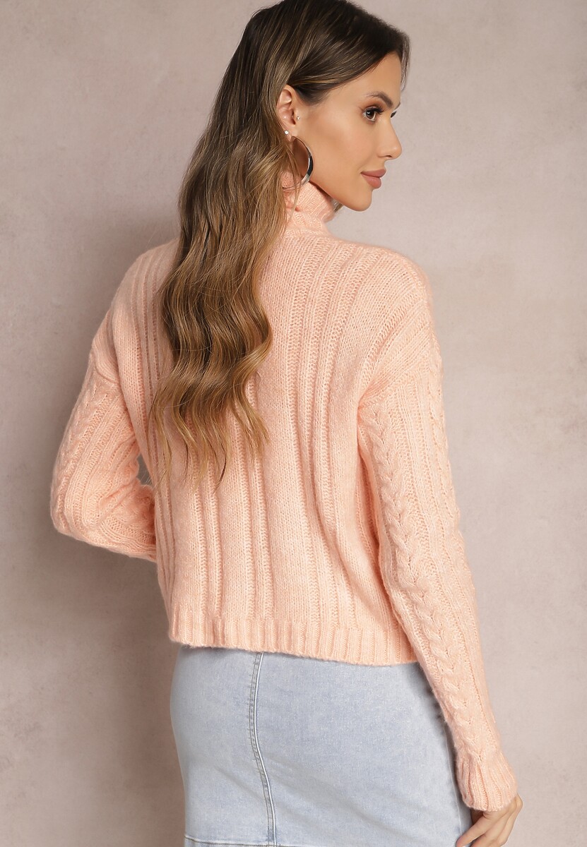 Jasnoróżowy Golf Dzianinowy w Warkoczykowy Splot Cleva