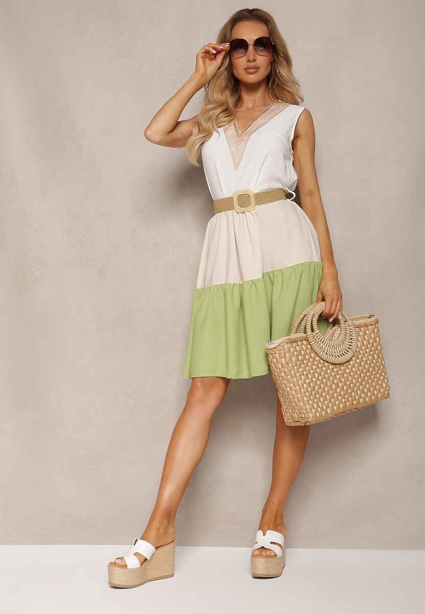 Beżowo-Zielona Sukienka o Rozkloszowanym Kroju z Dodatkowym Paskiem z Plecionki z Klamrą Wykończona Falbanką i Koronką Fumara