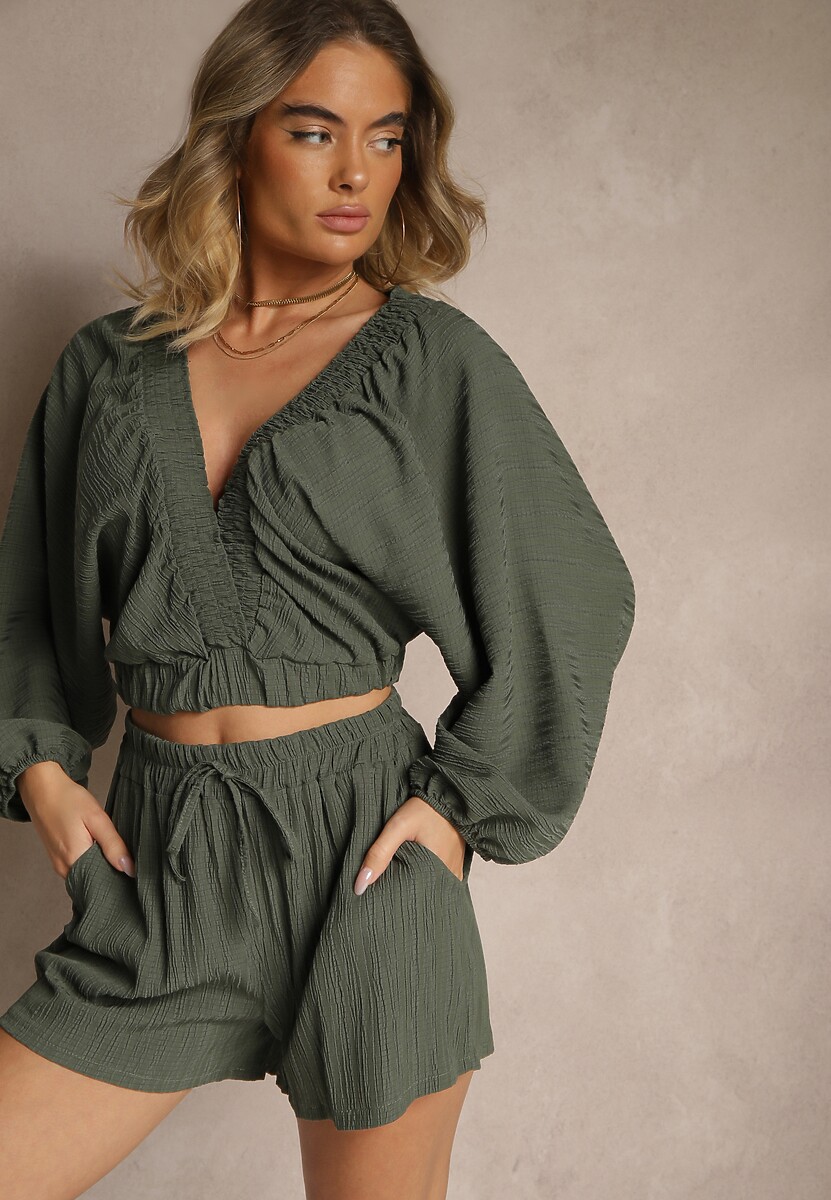 Czarny 2-Częściowy Komplet Bluzka z Głębokim Dekoltem Szorty z Gumką w Talii Gemvia