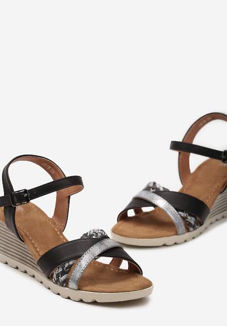 Czarne Sandały na Koturnie z Metalicznym i Plecionym Paskiem Meniana