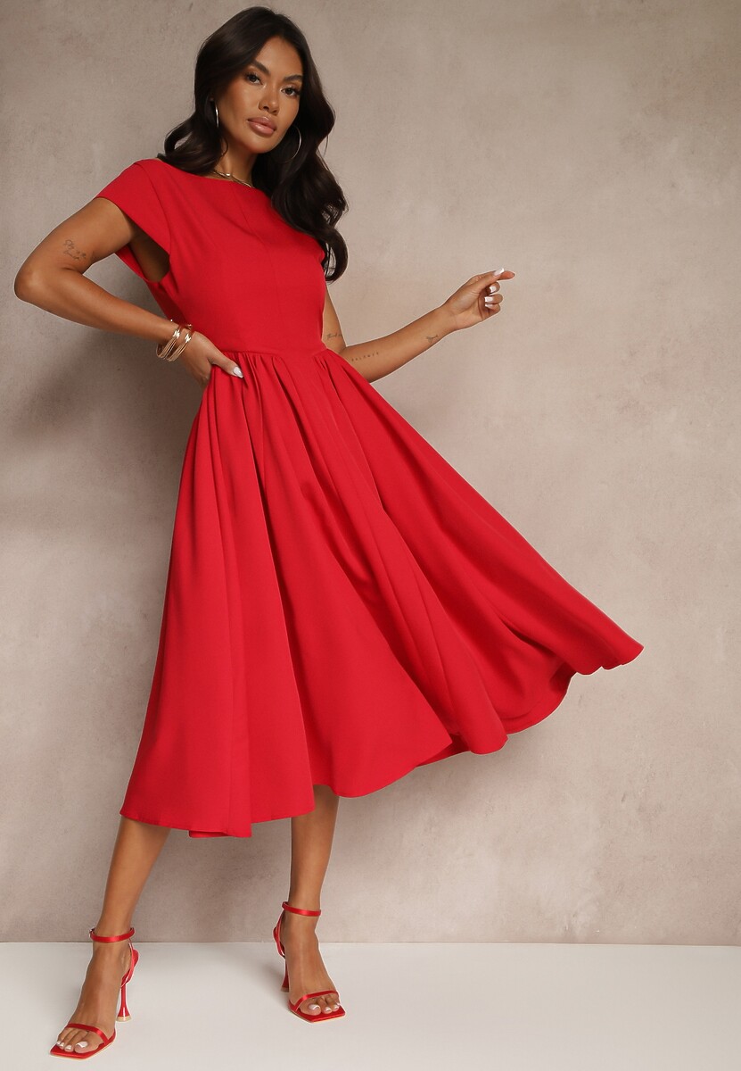 Czerwona Sukienka Vices o Rozkloszowanym Kroju z Dekoltem w Kształcie Łódki Milioria