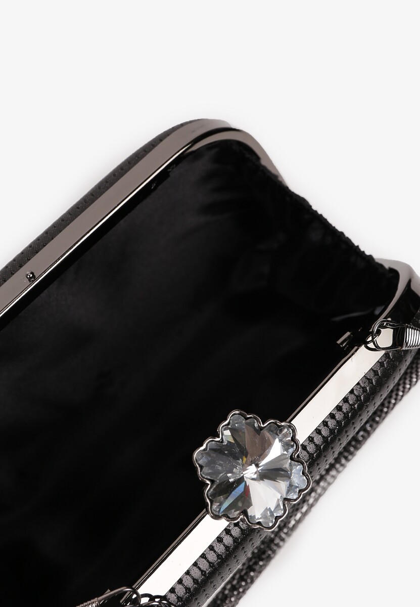 Czarna Torebka Kopertówka o Trapezowym Kształcie z Rączką z Metalicznym Wykończeniem Molagia