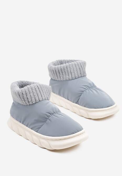 Jasnoniebieskie Kapcie Vices na Piankowej Podeszwie z Pikowaną Cholewką Velavina