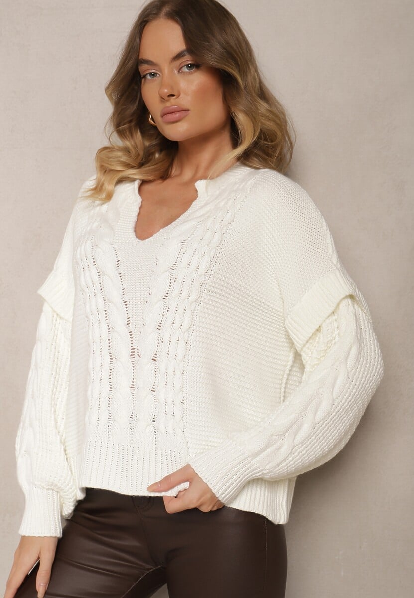 Biały Sweter z Głębokim Dekoltem i Ozdobnym Tłoczeniem Venolia