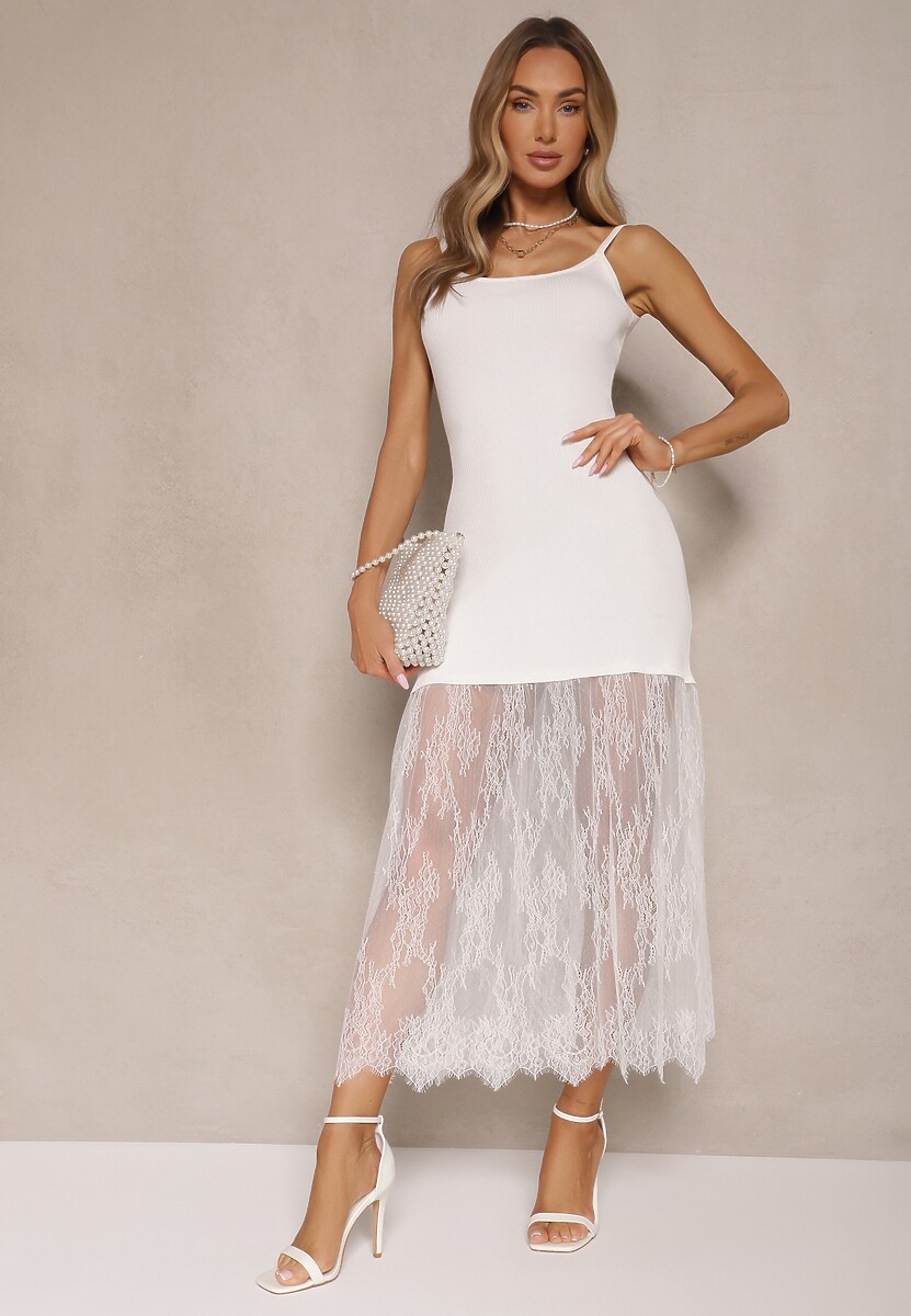 Biała Koktajlowa Sukienka z Prążkowanego Materiału Ozdobiona Koronką Sonarethia