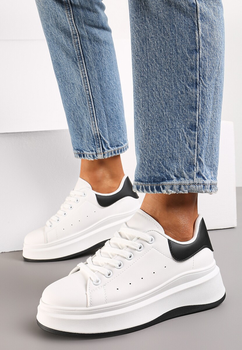 Czarne Sneakersy na Grubej Podeszwie z Perforacją i Ozdobą Gumowym Misiem Aireth