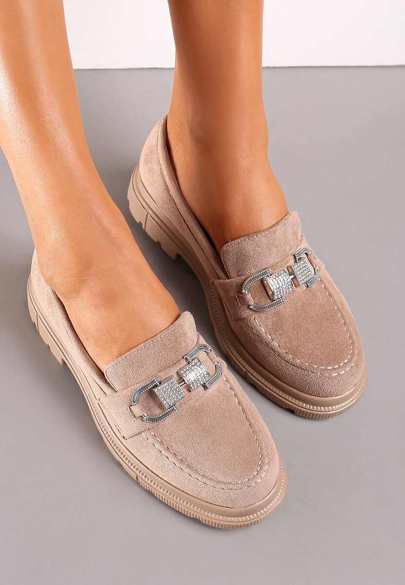 Ciemnobeżowe Eleganckie Mokasyny Ozdobione Biżuteryjną Klamrą Adelai