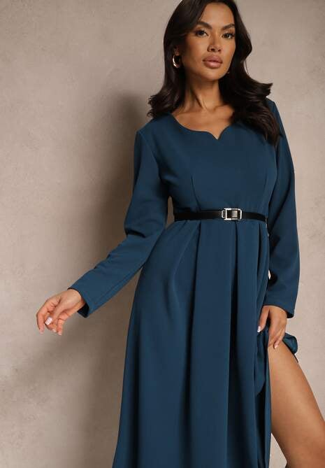 Granatowa Sukienka o Rozkloszowanym Kroju z Trójkątnym Dekoltem Temivara