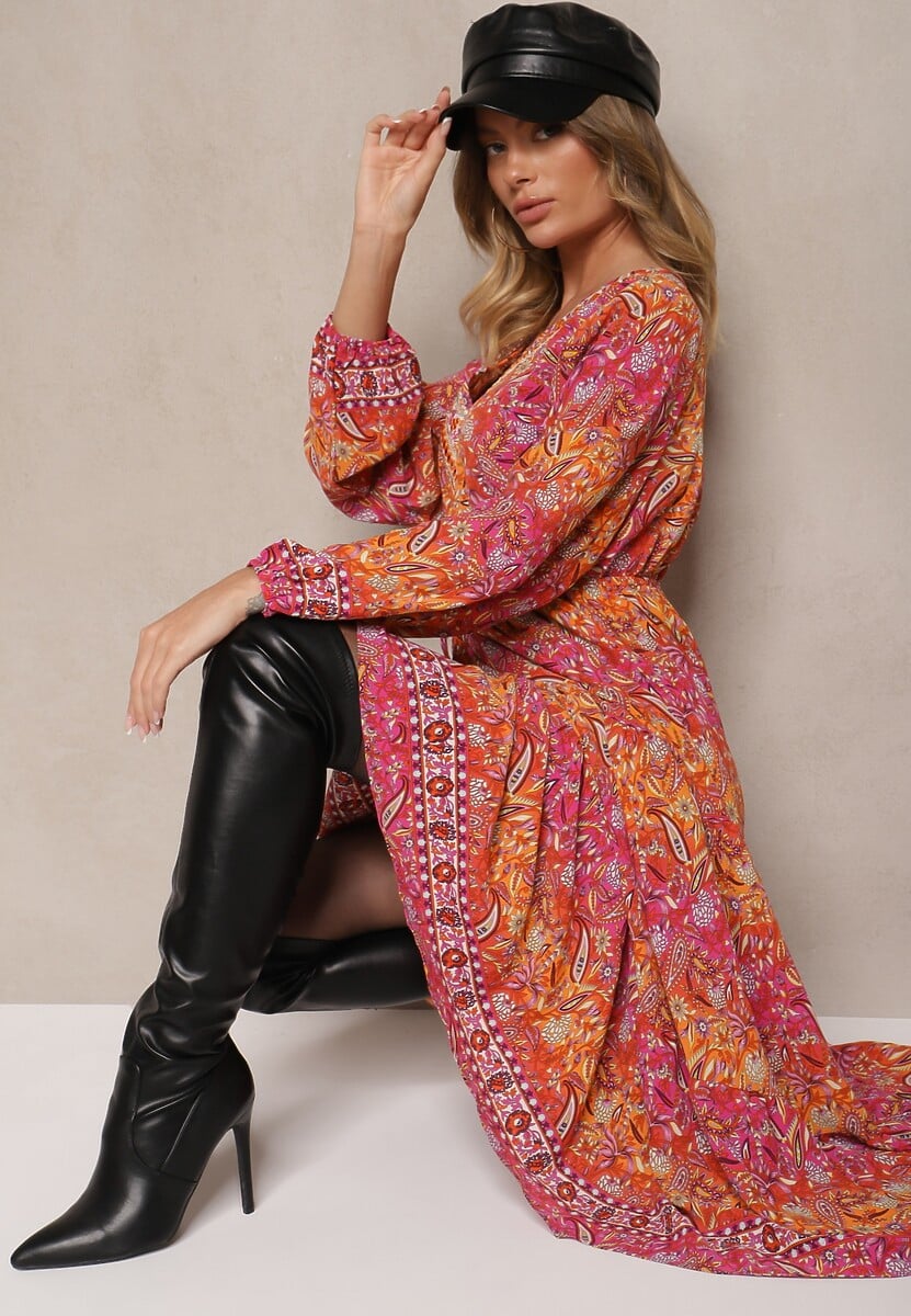 Czerwona Sukienka z Dekoltem w V o Rozkloszowanym Fasonie w Print Paisley Akka