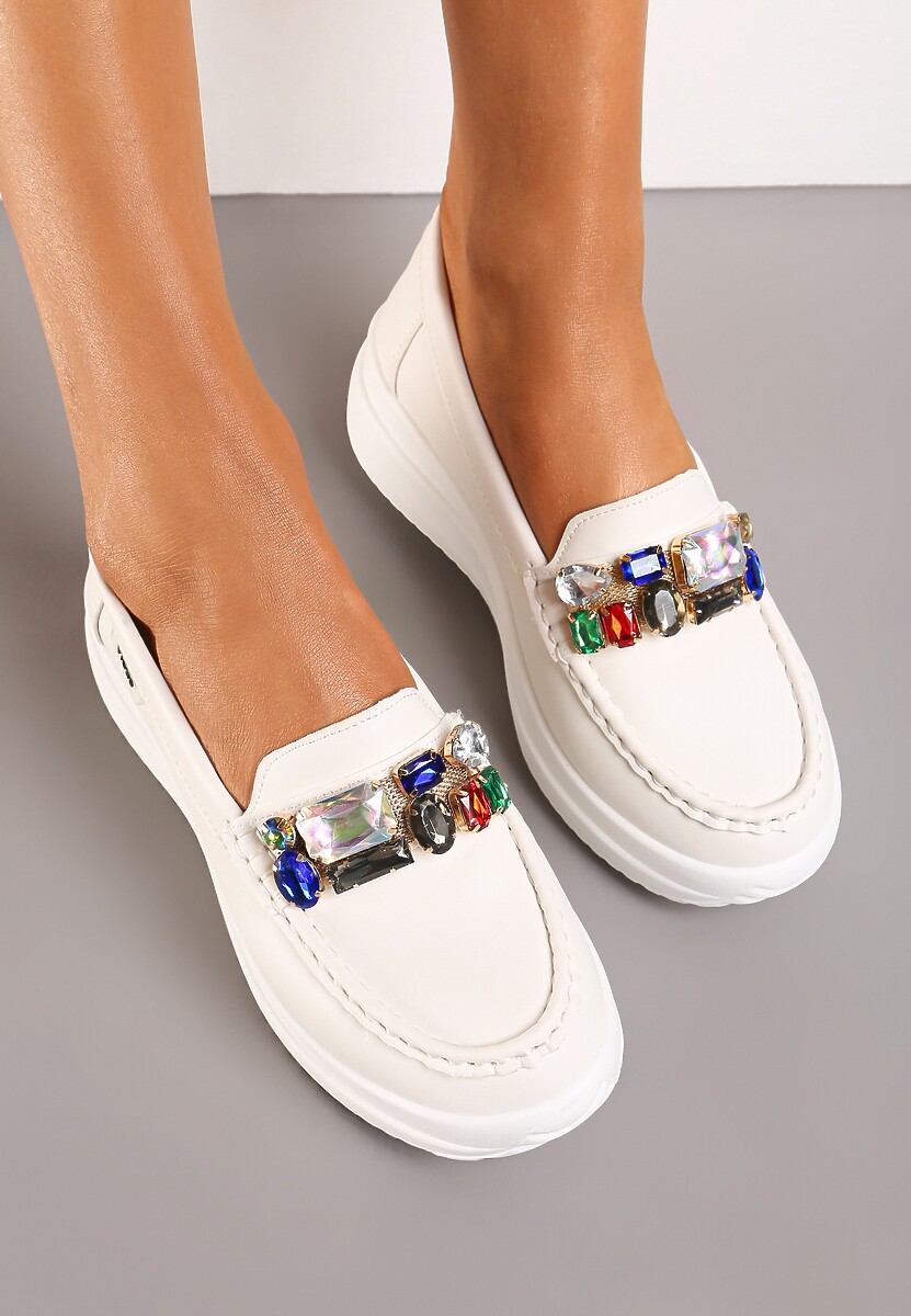 Białe Mokasyny na Grubej Podeszwie z Błyszczącymi Aplikacjami Quinnmarie
