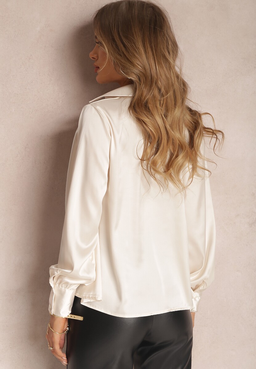 Jasnobeżowa Bluzka Satynowa z Lejącym Dekoltem Conni