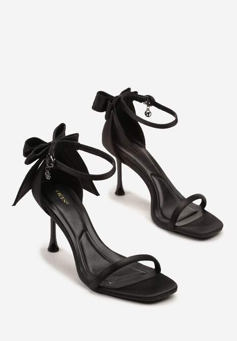 Czarne Sandały Vices na Szpilce Ozdobione Kokardą Sarazelle