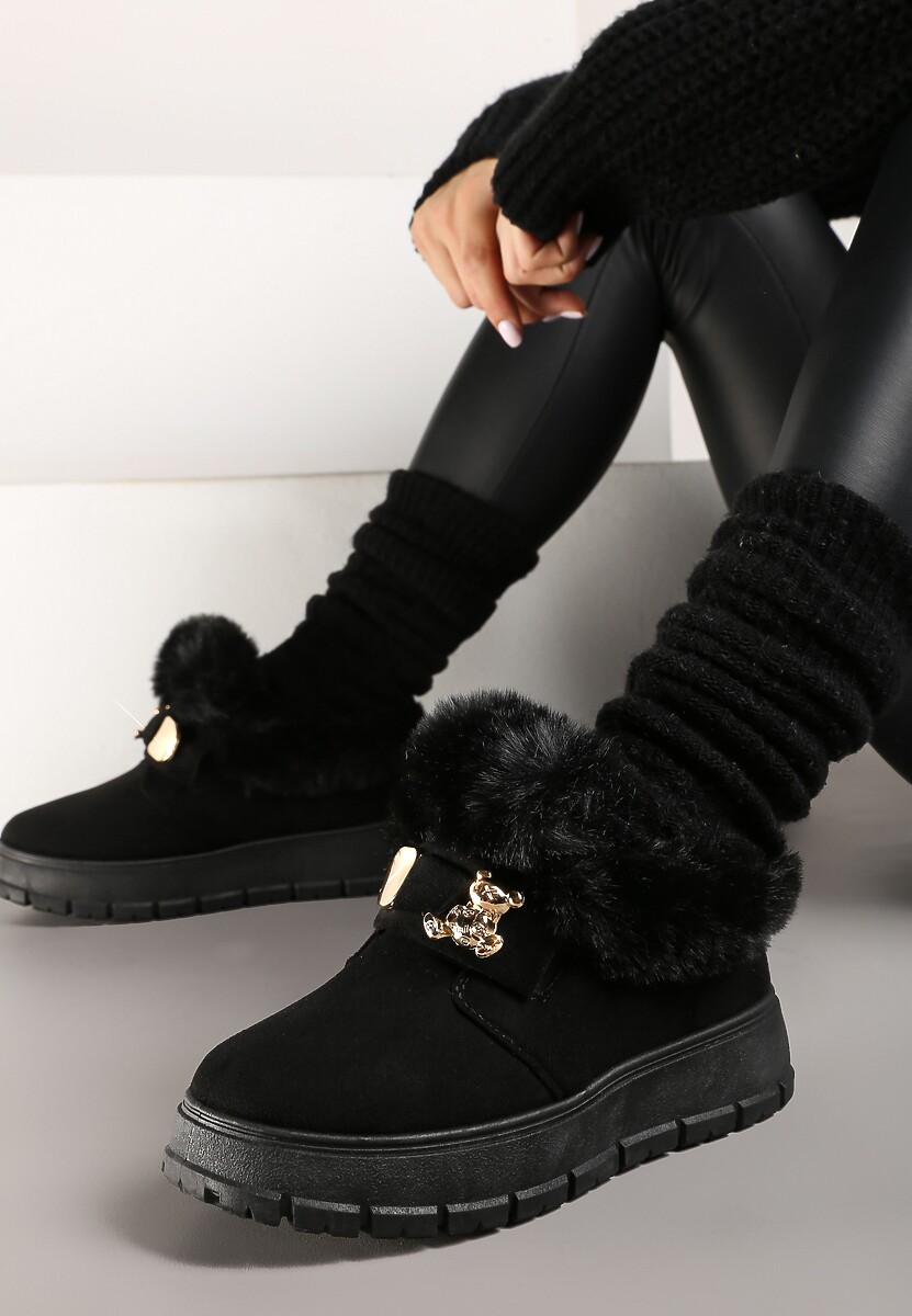 Czarne Śniegowce na Platformie Ozdobione Aplikacją 3D i Futrem Cediona