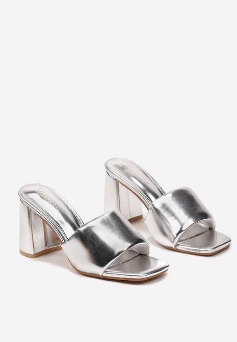 Srebrne Klapki na Geometrycznym Słupku z Szerokim Paskiem Willara