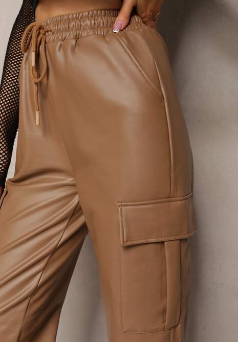 Ciemnobeżowe Szerokie Spodnie High Waist Ocieplone w Stylu Cargo z Gumką w Pasie i Kieszeniami na Klapy Vilencja